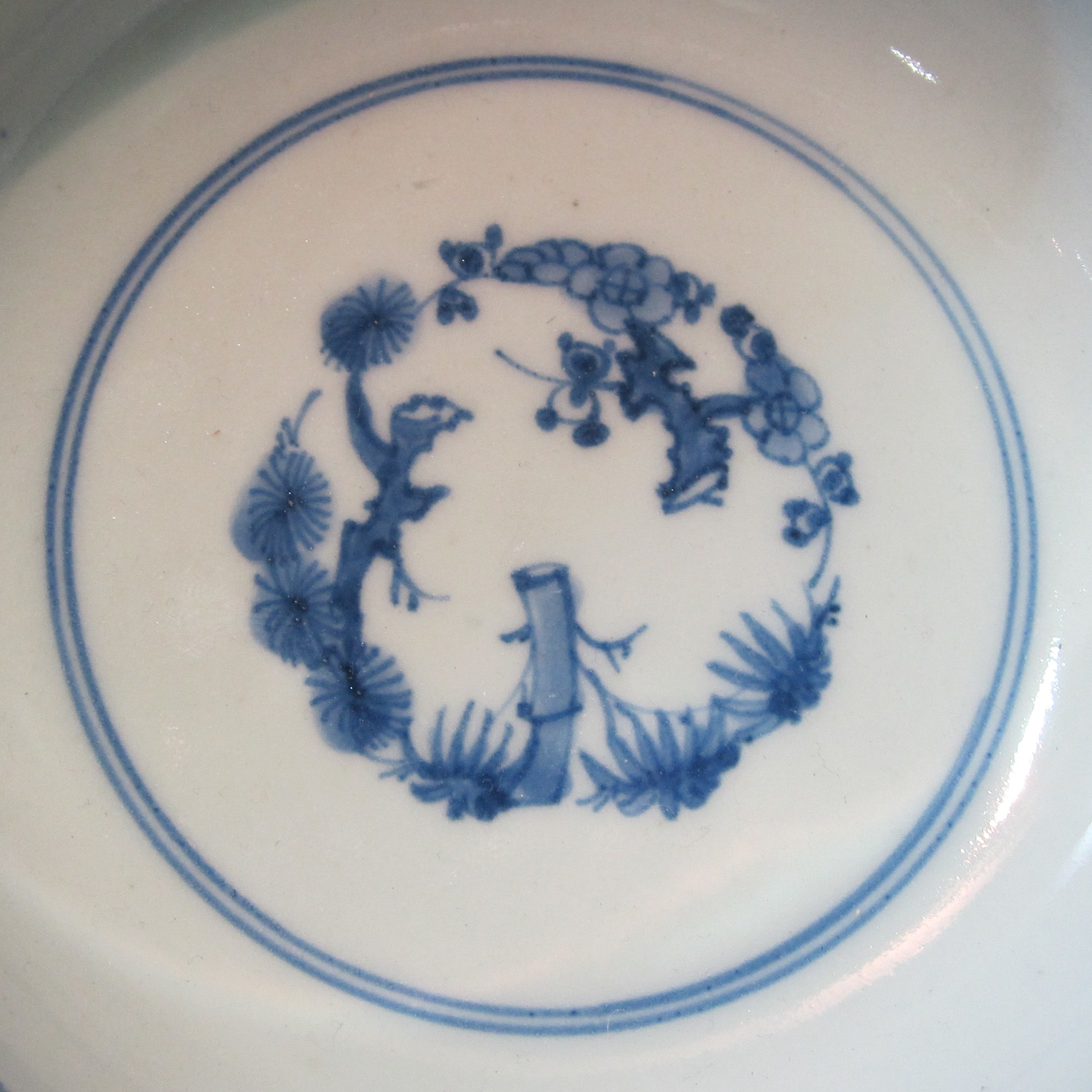 Sho Chiku Bai stylized plate center