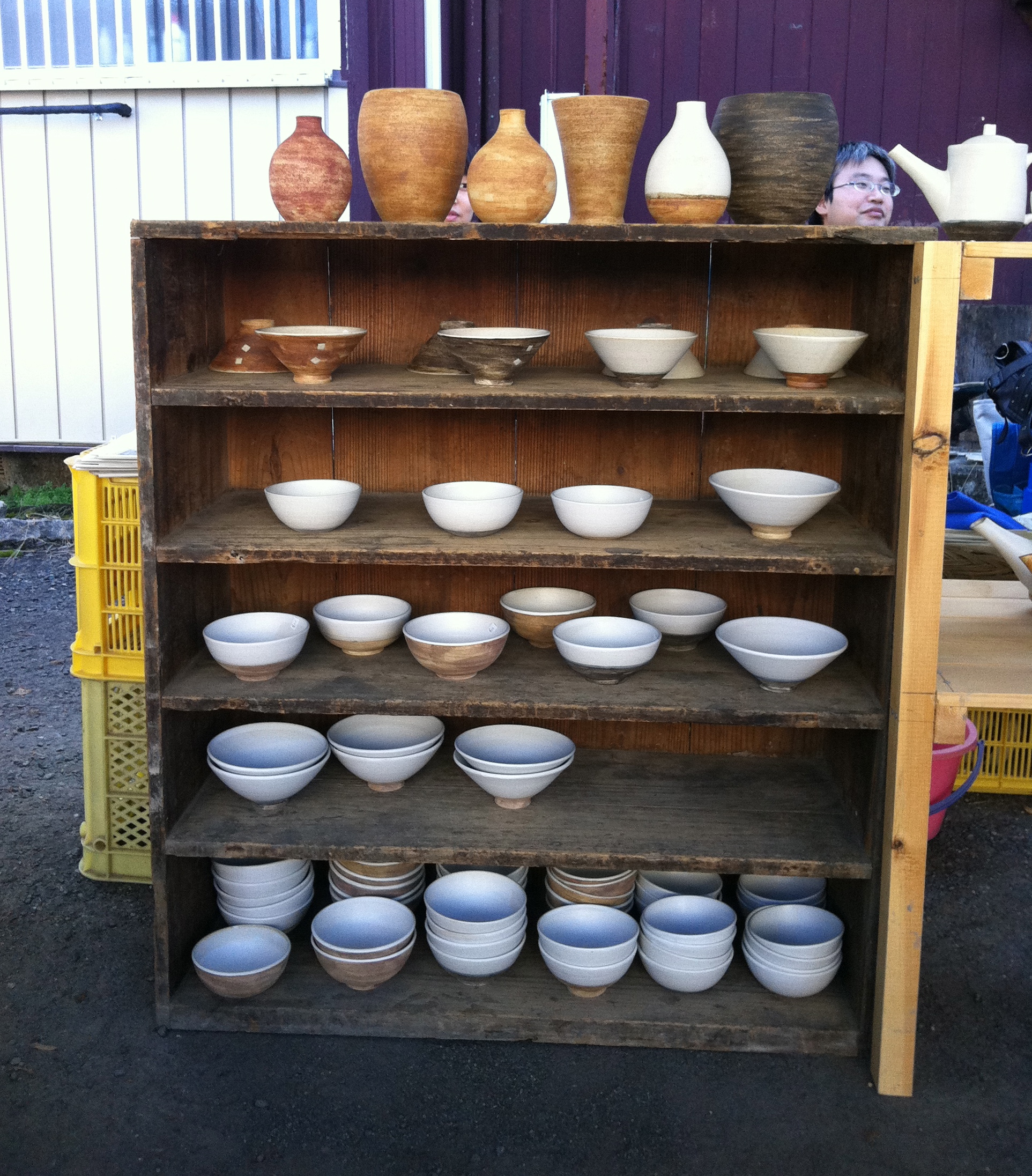 Mashiko pottery shelves – Tokyo Jinja